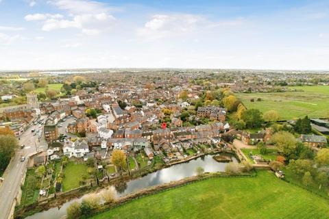 Mill Street, Newport Pagnell MK16 2 bed terraced house for sale