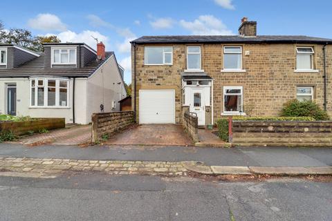 WYVERN AVENUE, HUDDERSFIELD, HD3 4 bed semi