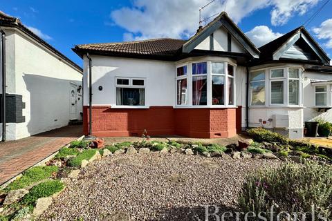 Brooklands Gardens, Hornchurch, RM11 2 bed bungalow for sale