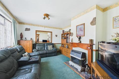 North Street, Sittingbourne, ME10 2HJ 3 bed semi