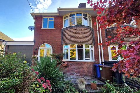 Kingsley Wood Road, WS15 2UF 3 bed semi