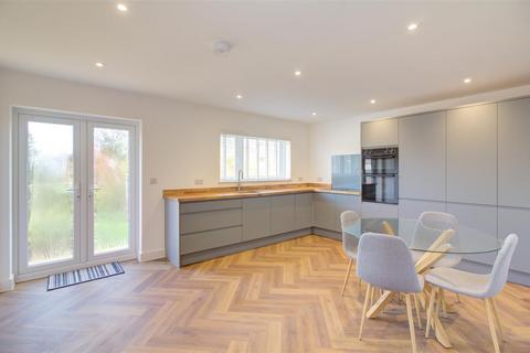 7 Park Road, Malmesbury 3 bed semi