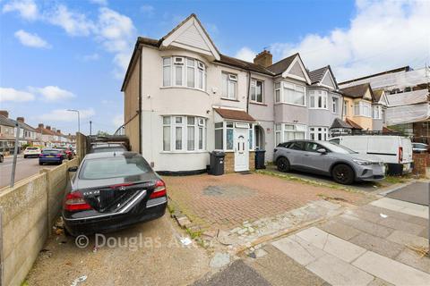 Gordon Road, Ilford, Essex 3 bed end of terrace house for sale