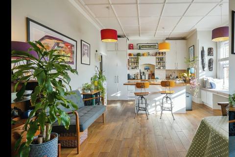 Herne Hill, London, SE24 3 bed apartment for sale