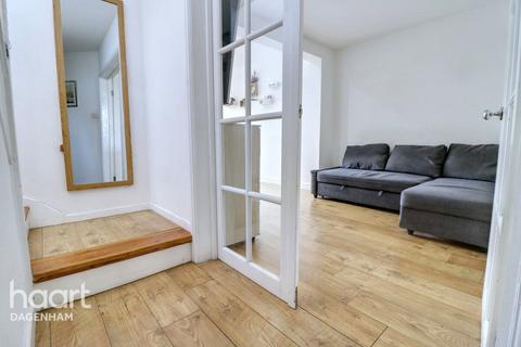 Osborne Square, Dagenham 2 bed terraced house for sale