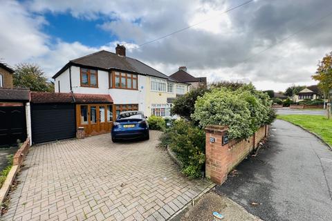 Pettits Lane North, Romford RM1 1 bed semi