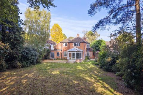 Woodlands Close, Ascot 4 bed detached house for sale