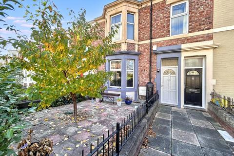 Avenue Road, Bensham, Gateshead, Tyne... 2 bed ground floor flat for sale