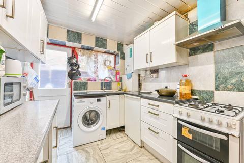 Inman Road, Harlesden, London, NW10 2 bed flat for sale