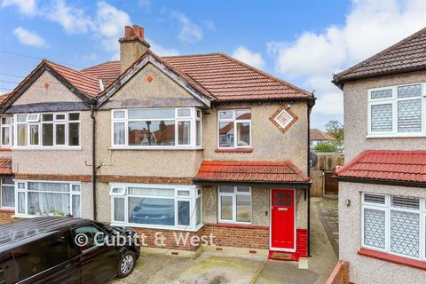 Paget Avenue, Sutton, Surrey 2 bed maisonette for sale