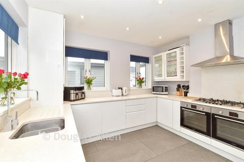 Forest Road, Ilford, Essex 3 bed bungalow for sale