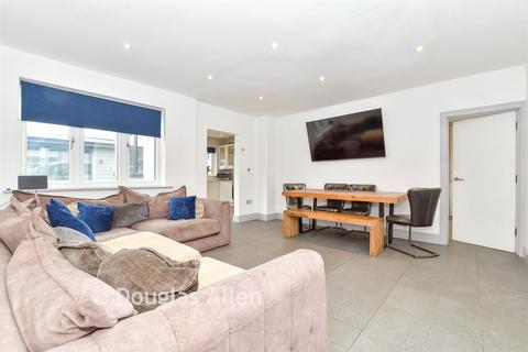 Forest Road, Ilford, Essex 3 bed bungalow for sale