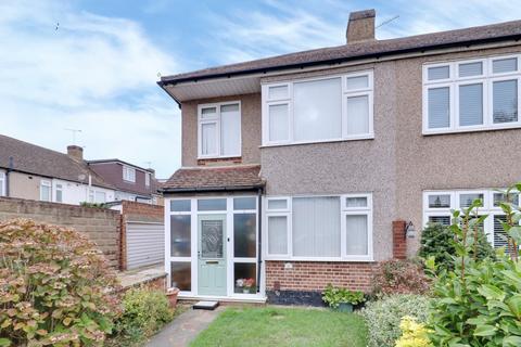 Stanford Gardens, Aveley RM15 3 bed end of terrace house for sale