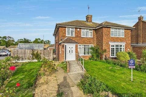 Kenilworth Court, Sittingbourne... 3 bed semi