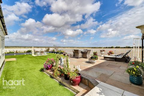 Mundon Road, Mundon, Maldon 3 bed chalet for sale