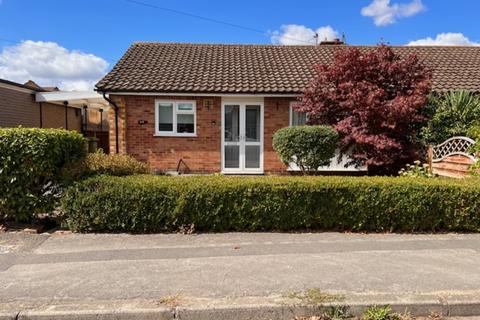 Ludsden Grove, Thame OX9 2 bed semi