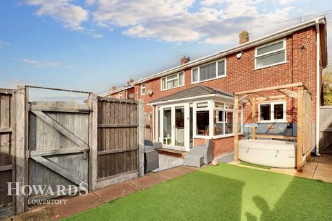 Roydon Way, Oulton Broad 3 bed semi