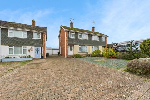 Glendale Road, Tadley, RG26 3 bed semi