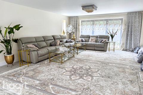 Halcyon Drive, Coates 4 bed chalet for sale