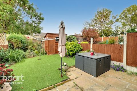 Aldwych Close, Hornchurch 2 bed terraced house for sale
