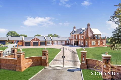 Howe Green, Nuneaton CV10 6 bed detached house for sale