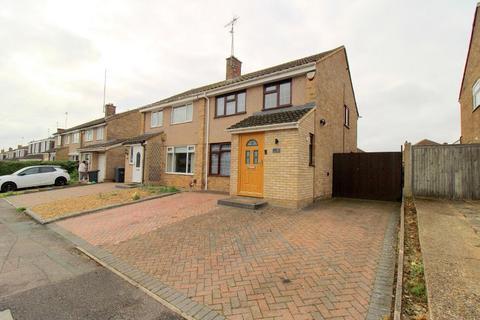 Edgewood Drive, Putteridge, Luton... 3 bed semi