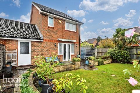 Mallard Road, Abbots Langley 3 bed link detached house for sale