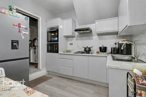 Caledon Road, London 2 bed maisonette for sale