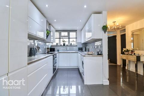 Longfield Place, Maidstone 3 bed terraced bungalow for sale