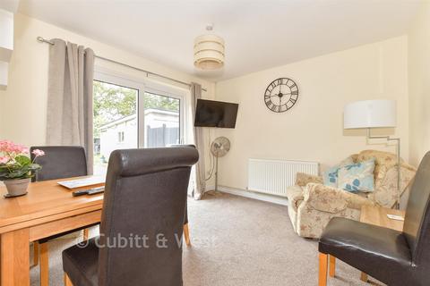 Wyphurst Road, Cranleigh, Surrey 3 bed semi