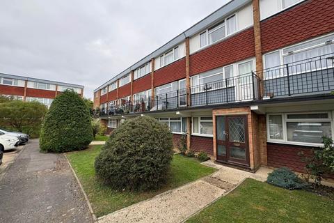 Briarleas Gardens, Upminster RM14 Studio for sale