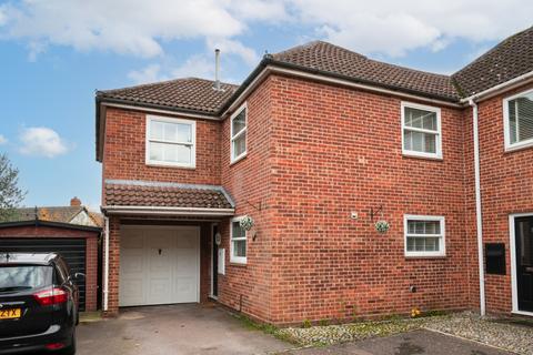 Maynard Close, Essex CM6 4 bed detached house for sale