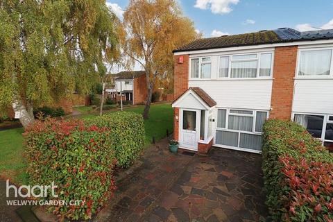 Wallers Way, HODDESDON 3 bed semi