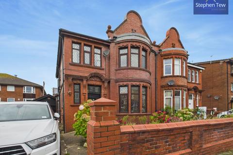 Raikes Parade, Blackpool, FY1 5 bed semi