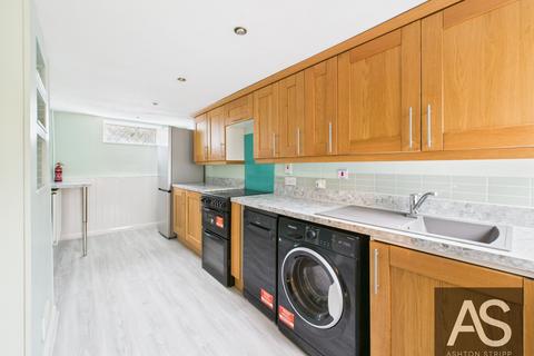 Silverhill, Hurst Green, TN19 2 bed semi