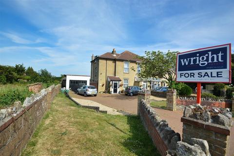 ASHEY, RYDE 4 bed semi