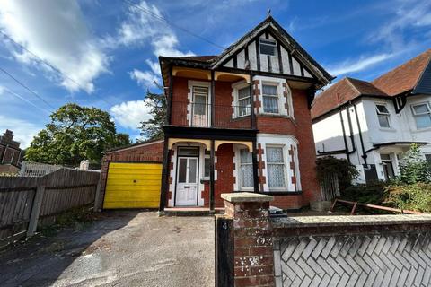 First Floor Flat, 4 Bryanstone Road... 4 bed maisonette for sale