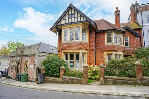 West Hill Road, St. Leonards