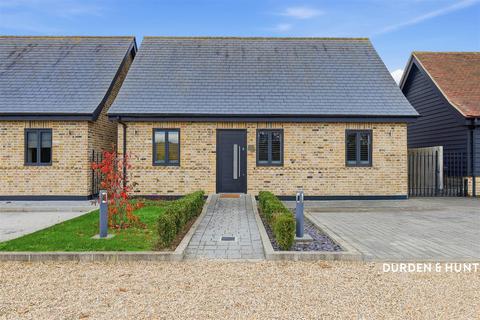 Dennises Lane, South Ockendon, RM15 3 bed detached house for sale