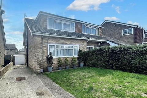 Hoddern Avenue, Peacehaven, BN10 7QT 3 bed semi