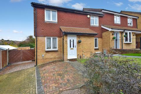 Winchelsea Road, Walderslade... 2 bed semi