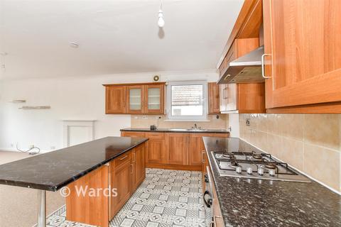 Barden Road, Tonbridge, Kent 2 bed flat for sale