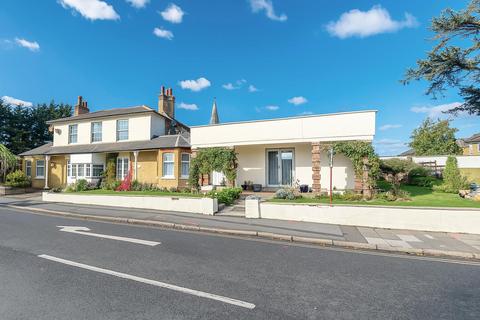 CHAIN FREE * SANDOWN 1 bed ground floor flat for sale