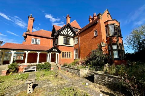 26 Holbeck Hill, Scarborough, YO11 3 bed apartment for sale