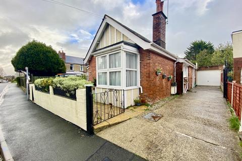 St. Johns Wood Road, Ryde, 2 bed bungalow for sale