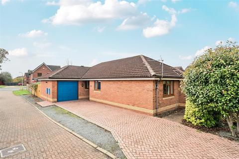 Plas Newydd Close, Oswestry 3 bed detached bungalow for sale