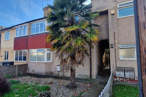 St. Marks Avenue, Gravesend DA11 2 bed maisonette for sale