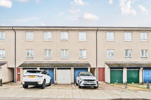 Deepwood Lane, Greenford, UB6 3 bed maisonette for sale