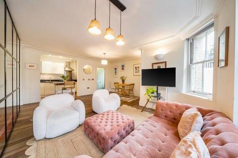 Clapham Common North Side, London, SW4 1 bed flat for sale