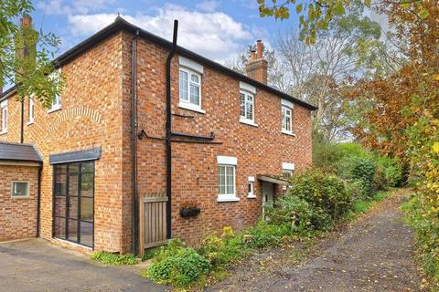 Tonbridge Road, Hildenborough, TN11 9BS 3 bed end of terrace house for sale